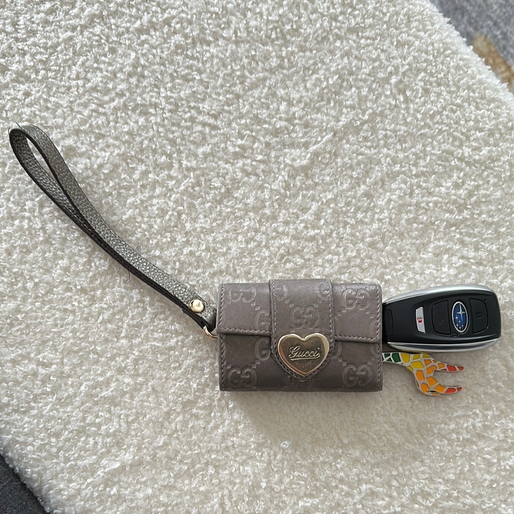 Gucci Gray and Gold Key Holder with Heart Design